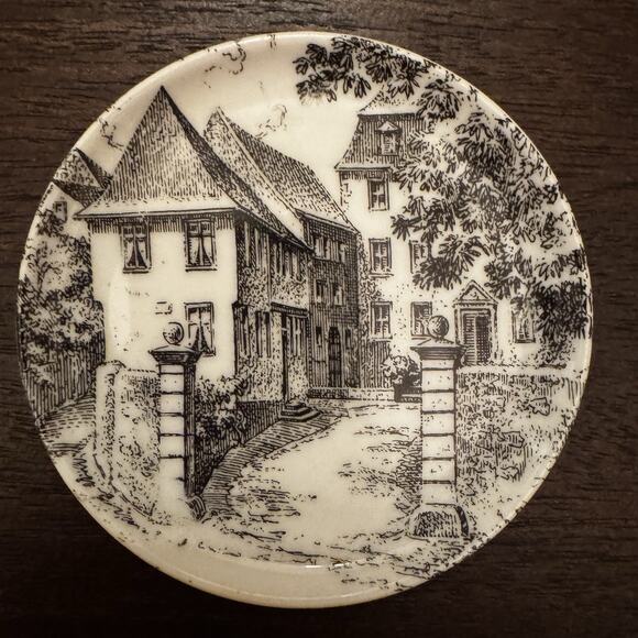 Vintage Wetzlar Germany Collectible Mini Plates Set of 3 German Souvenir Marked - Picture 5 of 10